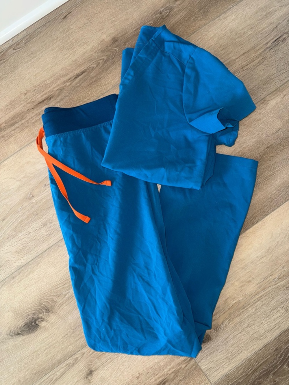 Figs Alps Blue Livingston Scrub Pants + Casma 3 Pocket Scrub Top Set Small Tall